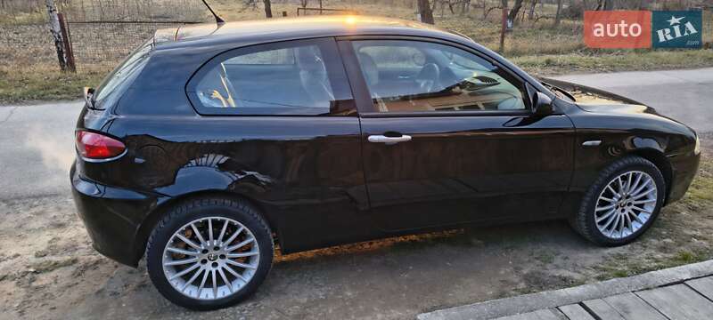 Хетчбек Alfa Romeo 147 2007 в Ужгороді