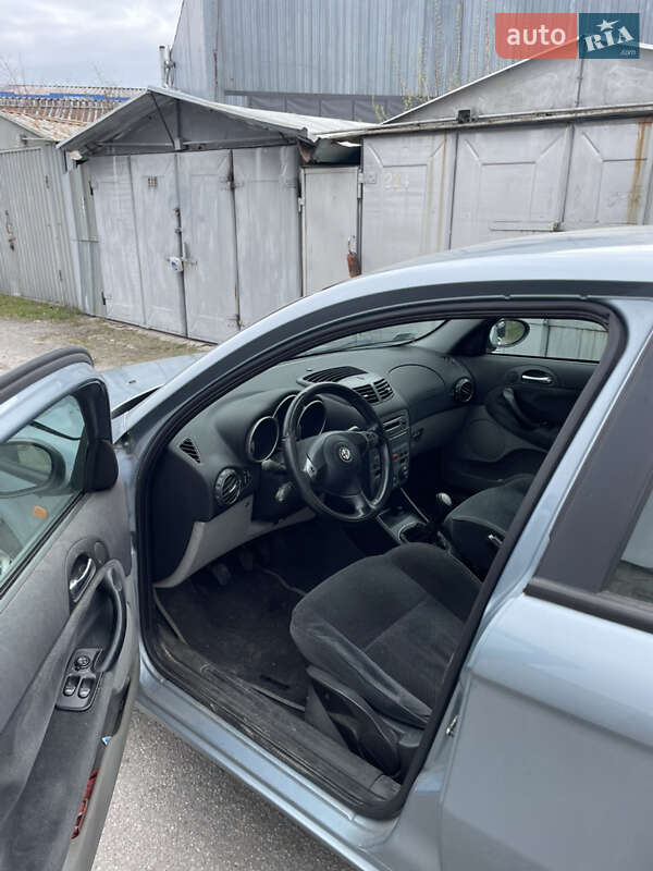 Хэтчбек Alfa Romeo 147 2001 в Вишневом