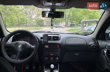 Хетчбек Alfa Romeo 147 2005 в 