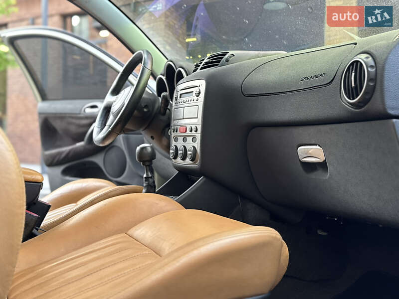 Хэтчбек Alfa Romeo 147 2003 в Львове