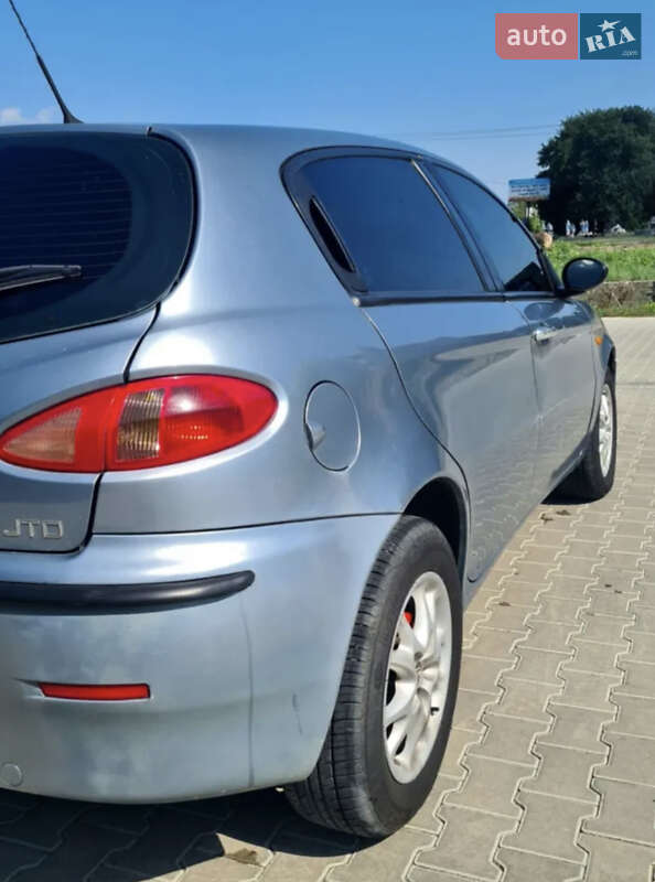 Хэтчбек Alfa Romeo 147 2004 в Черновцах