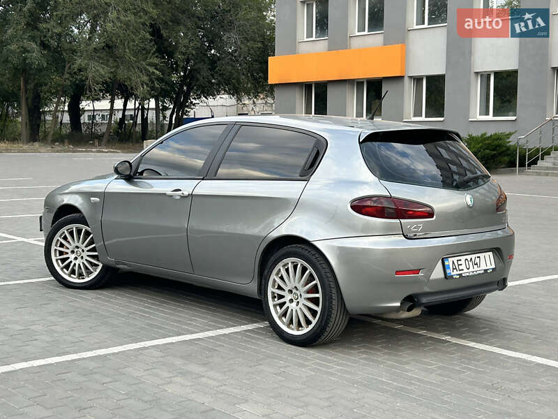 Хэтчбек Alfa Romeo 147 2005 в Днепре
