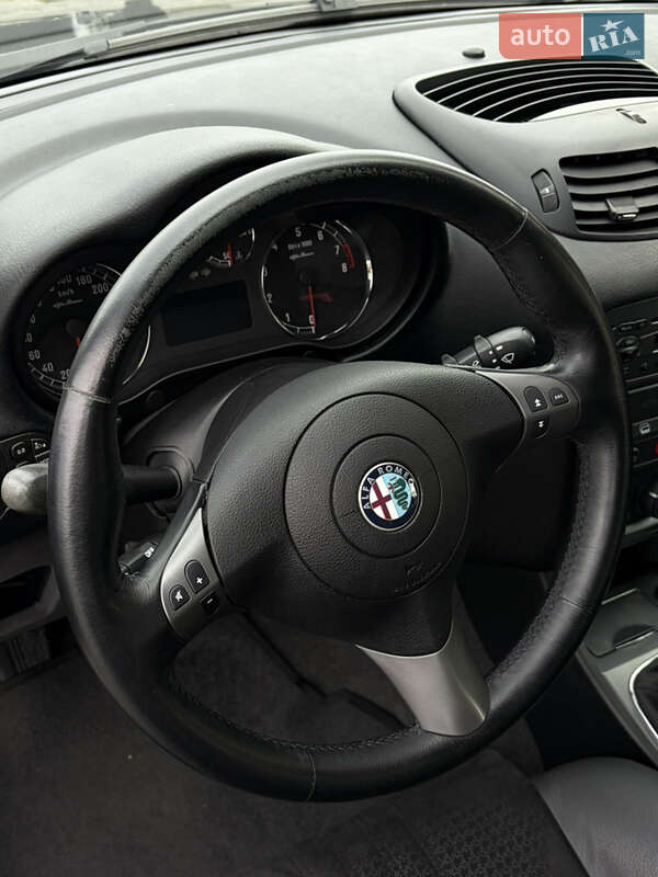 Хэтчбек Alfa Romeo 147 2009 в Киеве