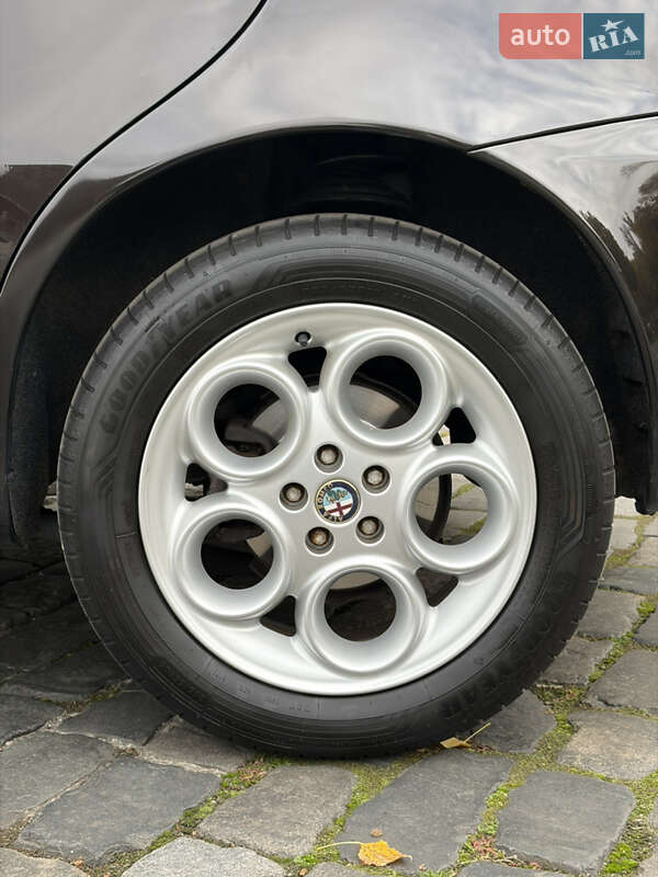 Хэтчбек Alfa Romeo 147 2009 в Киеве