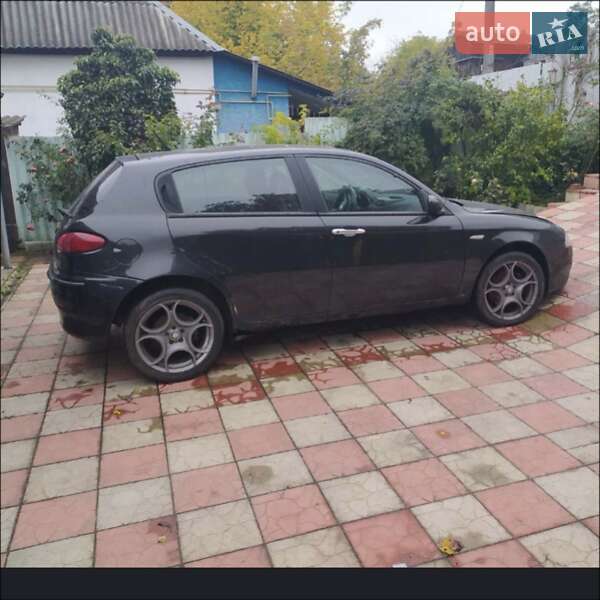 Хэтчбек Alfa Romeo 147 2001 в Березному