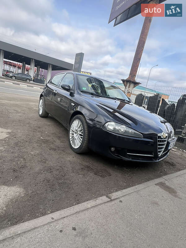 Хэтчбек Alfa Romeo 147 2008 в Вишневом фото 14 Хэтчбек Alfa Romeo 147 2008 в Вишневом