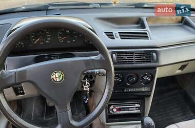 Седан Alfa Romeo 155 1994 в Радивиліві