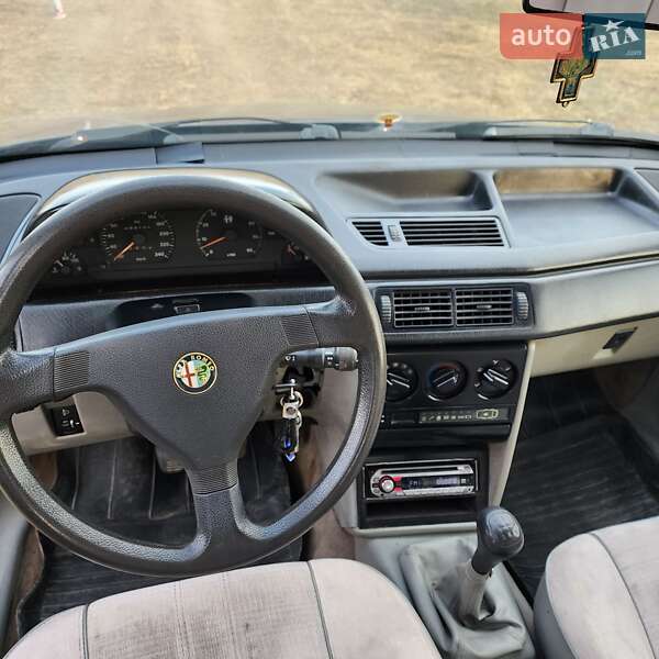 Седан Alfa Romeo 155 1994 в Радивиліві