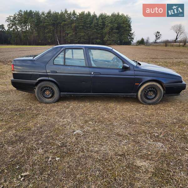 Седан Alfa Romeo 155 1994 в Радивиліві
