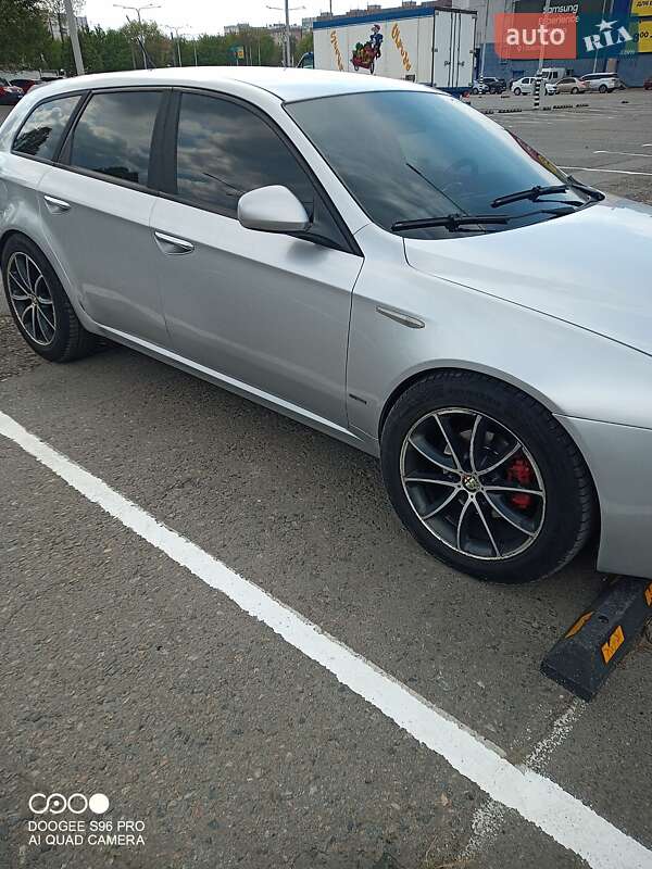 Універсал Alfa Romeo 159 2006 в Дніпрі