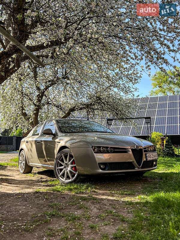 Седан Alfa Romeo 159 2006 в Липовці