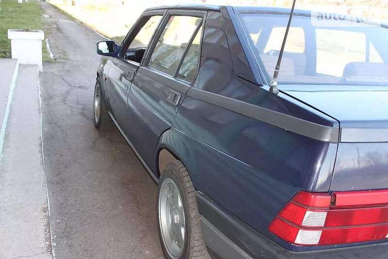 Седан Alfa Romeo 75 1986 в Львові