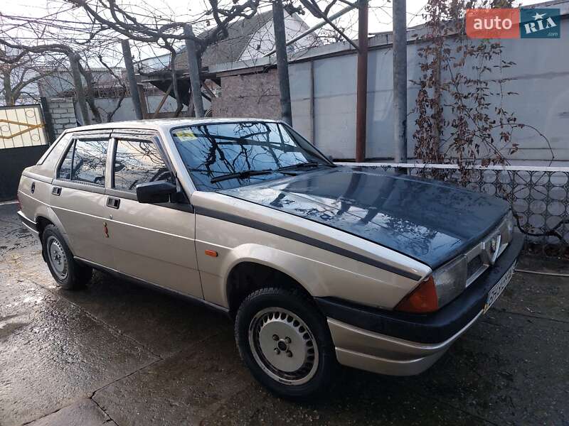 Седан Alfa Romeo 75 1990 в Одесі