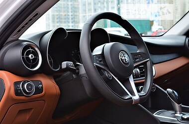 Седан Alfa Romeo Giulia 2017 в 