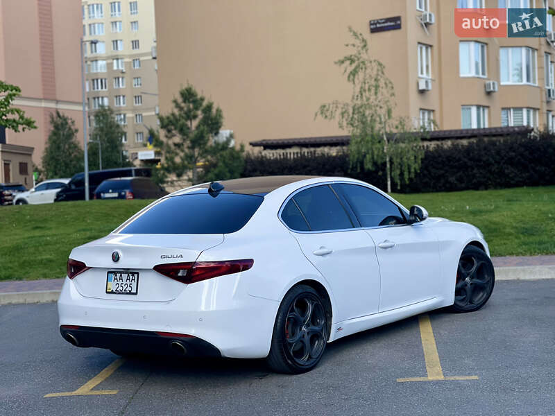 Седан Alfa Romeo Giulia 2020 в Києві