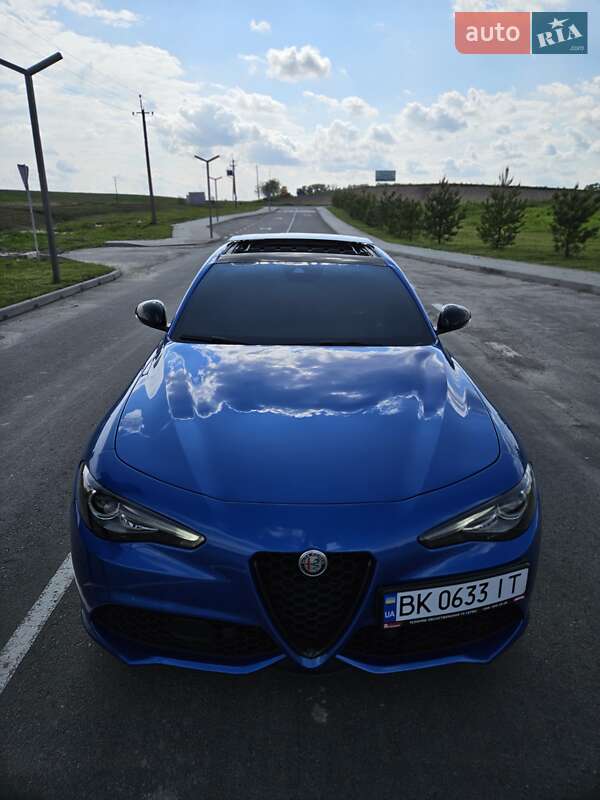 Седан Alfa Romeo Giulia 2021 в Рівному
