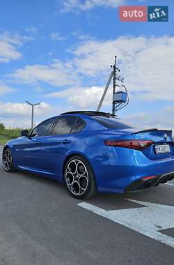 Седан Alfa Romeo Giulia 2021 в 