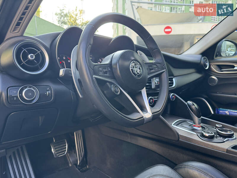 Седан Alfa Romeo Giulia 2017 в Киеве фото 31 Седан Alfa Romeo Giulia 2017 в Киеве