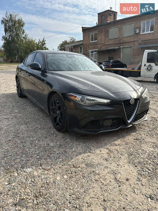 Седан Alfa Romeo Giulia 2022 в Харькове фото Седан Alfa Romeo Giulia 2022 в Харькове