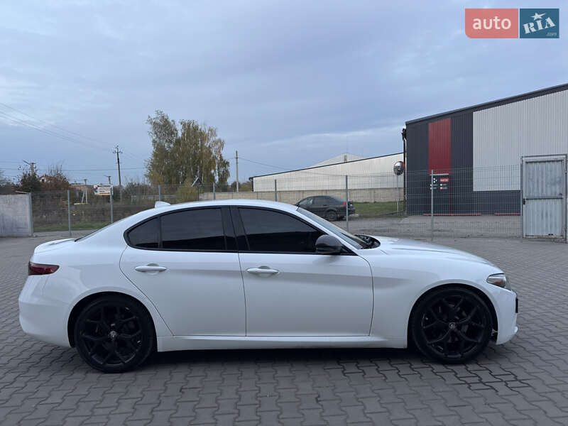 Седан Alfa Romeo Giulia 2019 в Луцке фото 4 Седан Alfa Romeo Giulia 2019 в Луцке