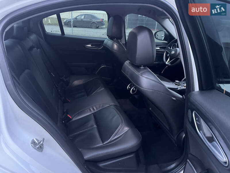 Седан Alfa Romeo Giulia 2019 в Луцке фото 31 Седан Alfa Romeo Giulia 2019 в Луцке