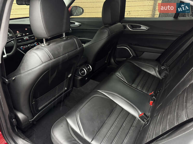 Седан Alfa Romeo Giulia 2016 в Киеве фото 25 Седан Alfa Romeo Giulia 2016 в Киеве