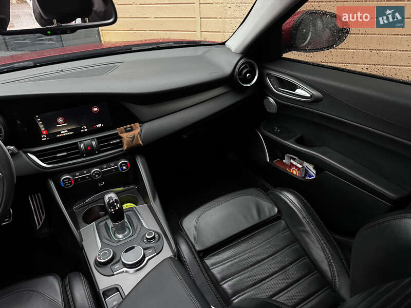 Седан Alfa Romeo Giulia 2016 в Киеве фото 29 Седан Alfa Romeo Giulia 2016 в Киеве