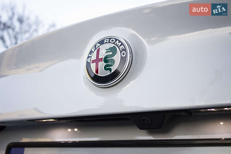 Седан Alfa Romeo Giulia 2022 в Киеве