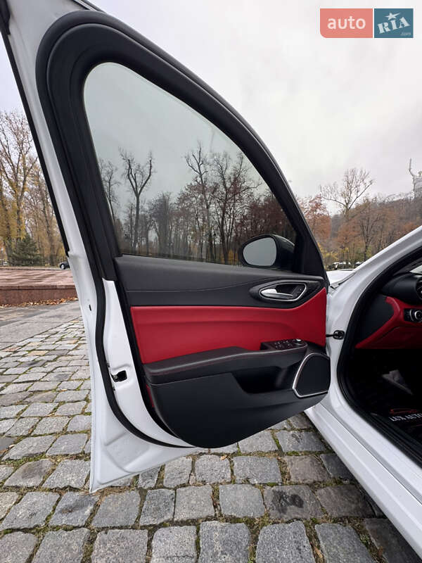 Седан Alfa Romeo Giulia 2020 в Києві