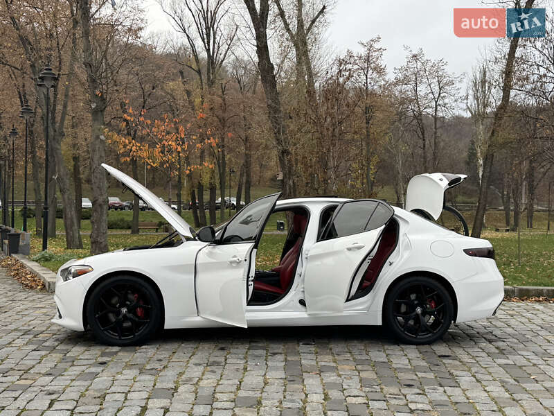 Седан Alfa Romeo Giulia 2020 в Києві