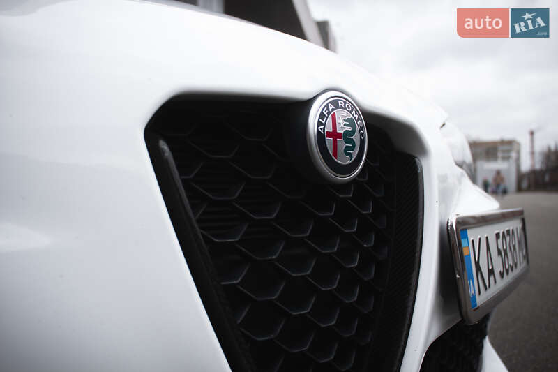 Седан Alfa Romeo Giulia 2019 в Киеве фото 43 Седан Alfa Romeo Giulia 2019 в Киеве