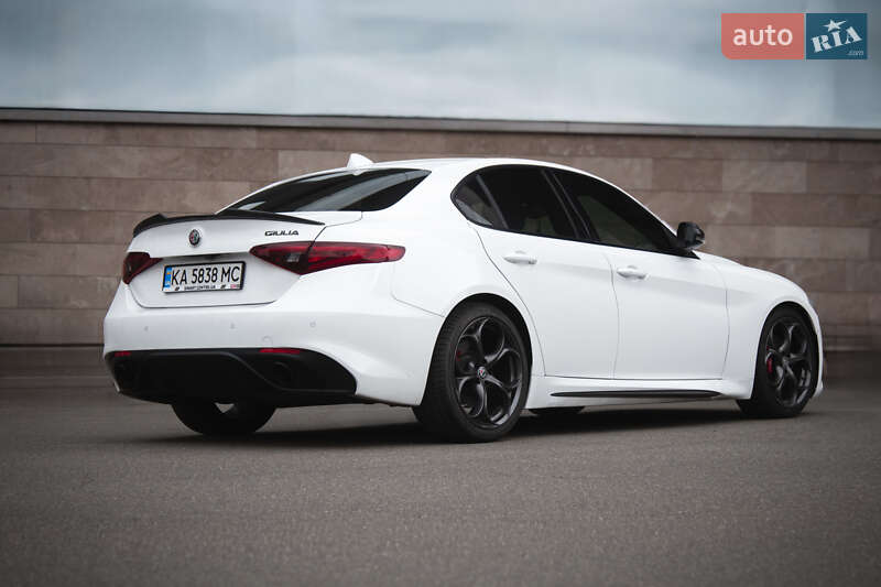 Седан Alfa Romeo Giulia 2019 в Киеве фото 4 Седан Alfa Romeo Giulia 2019 в Киеве