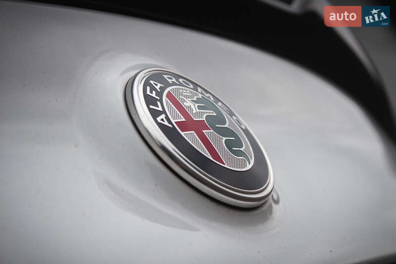Седан Alfa Romeo Giulia 2019 в Киеве фото 49 Седан Alfa Romeo Giulia 2019 в Киеве