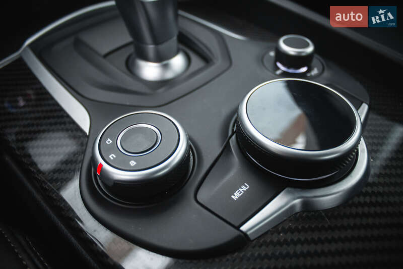 Седан Alfa Romeo Giulia 2019 в Киеве фото 26 Седан Alfa Romeo Giulia 2019 в Киеве