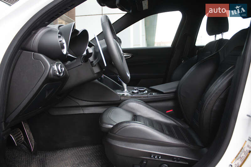 Седан Alfa Romeo Giulia 2019 в Киеве фото 9 Седан Alfa Romeo Giulia 2019 в Киеве