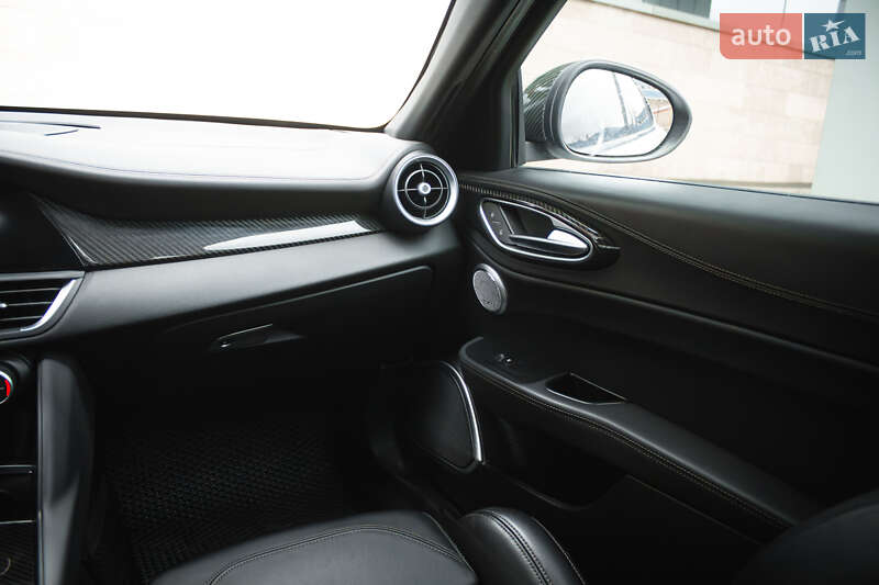 Седан Alfa Romeo Giulia 2019 в Киеве фото 27 Седан Alfa Romeo Giulia 2019 в Киеве