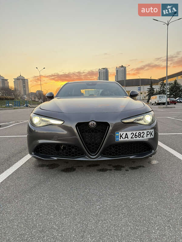 Седан Alfa Romeo Giulia 2022 в Киеве