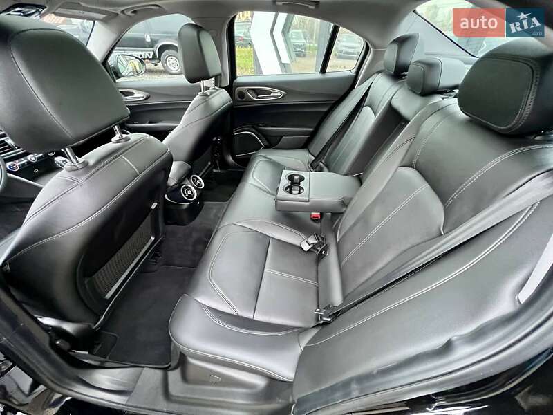 Седан Alfa Romeo Giulia 2018 в Киеве фото 26 Седан Alfa Romeo Giulia 2018 в Киеве