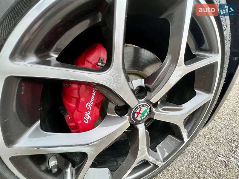 Седан Alfa Romeo Giulia 2018 в Киеве фото 39 Седан Alfa Romeo Giulia 2018 в Киеве