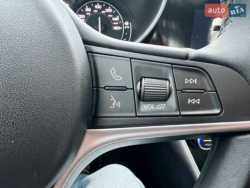 Седан Alfa Romeo Giulia 2018 в Киеве фото 52 Седан Alfa Romeo Giulia 2018 в Киеве