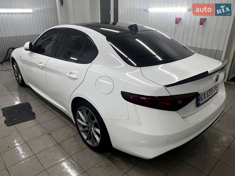 Седан Alfa Romeo Giulia 2022 в Киеве