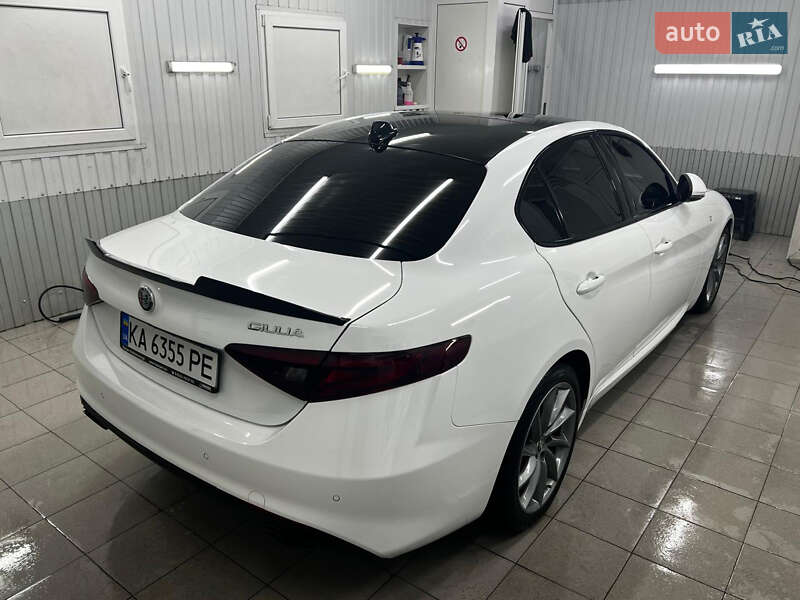 Седан Alfa Romeo Giulia 2022 в Киеве