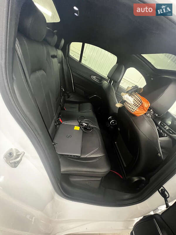 Седан Alfa Romeo Giulia 2022 в Киеве