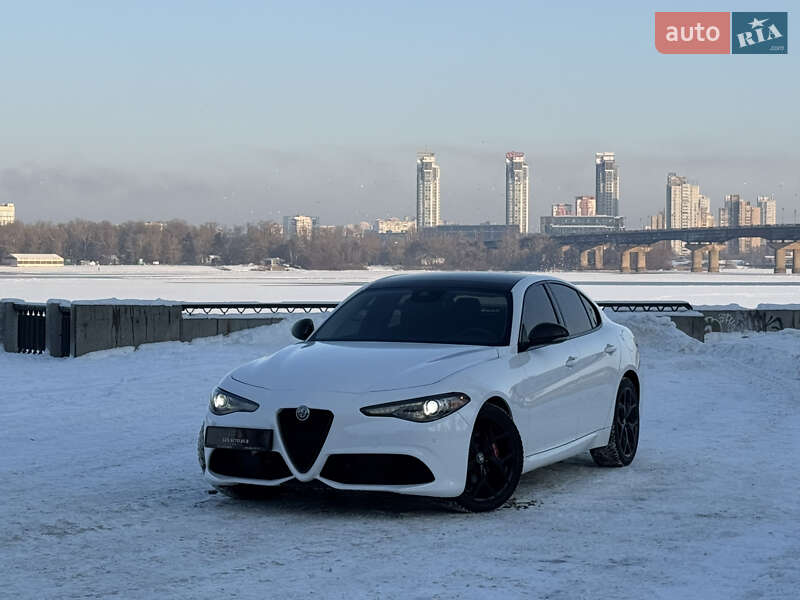 Седан Alfa Romeo Giulia 2020 в Киеве