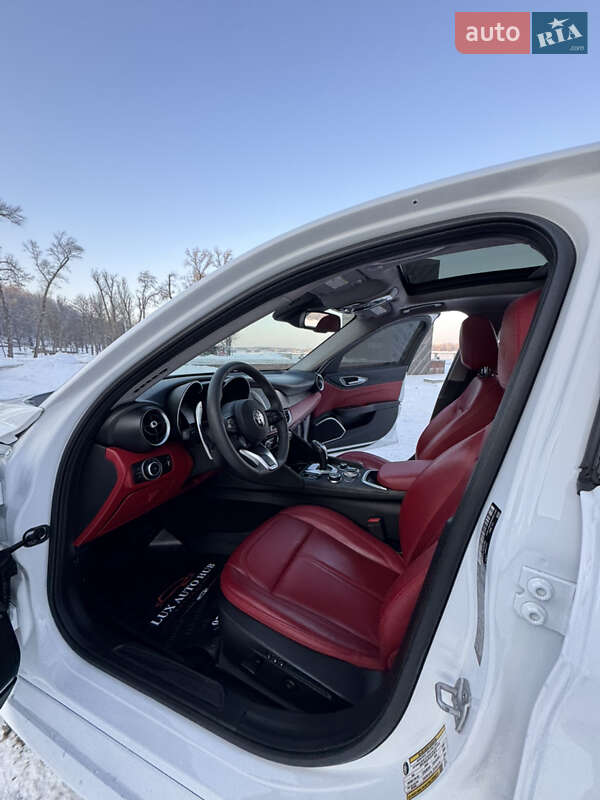 Седан Alfa Romeo Giulia 2020 в Киеве