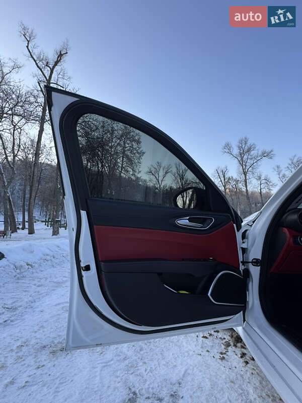 Седан Alfa Romeo Giulia 2020 в Киеве