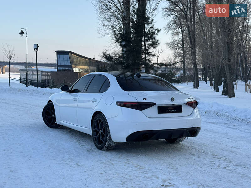 Седан Alfa Romeo Giulia 2020 в Киеве