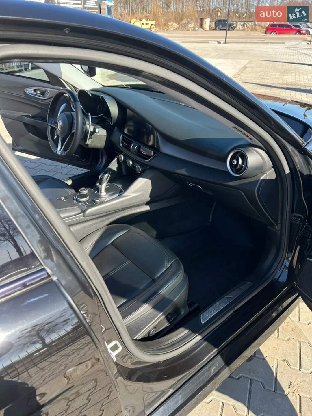 2017 Alfa Romeo Giulia - мініатюра 11