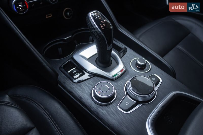 Седан Alfa Romeo Giulia 2020 в Киеве фото 25 Седан Alfa Romeo Giulia 2020 в Киеве