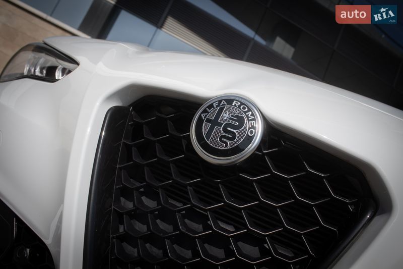 Седан Alfa Romeo Giulia 2020 в Киеве фото 42 Седан Alfa Romeo Giulia 2020 в Киеве